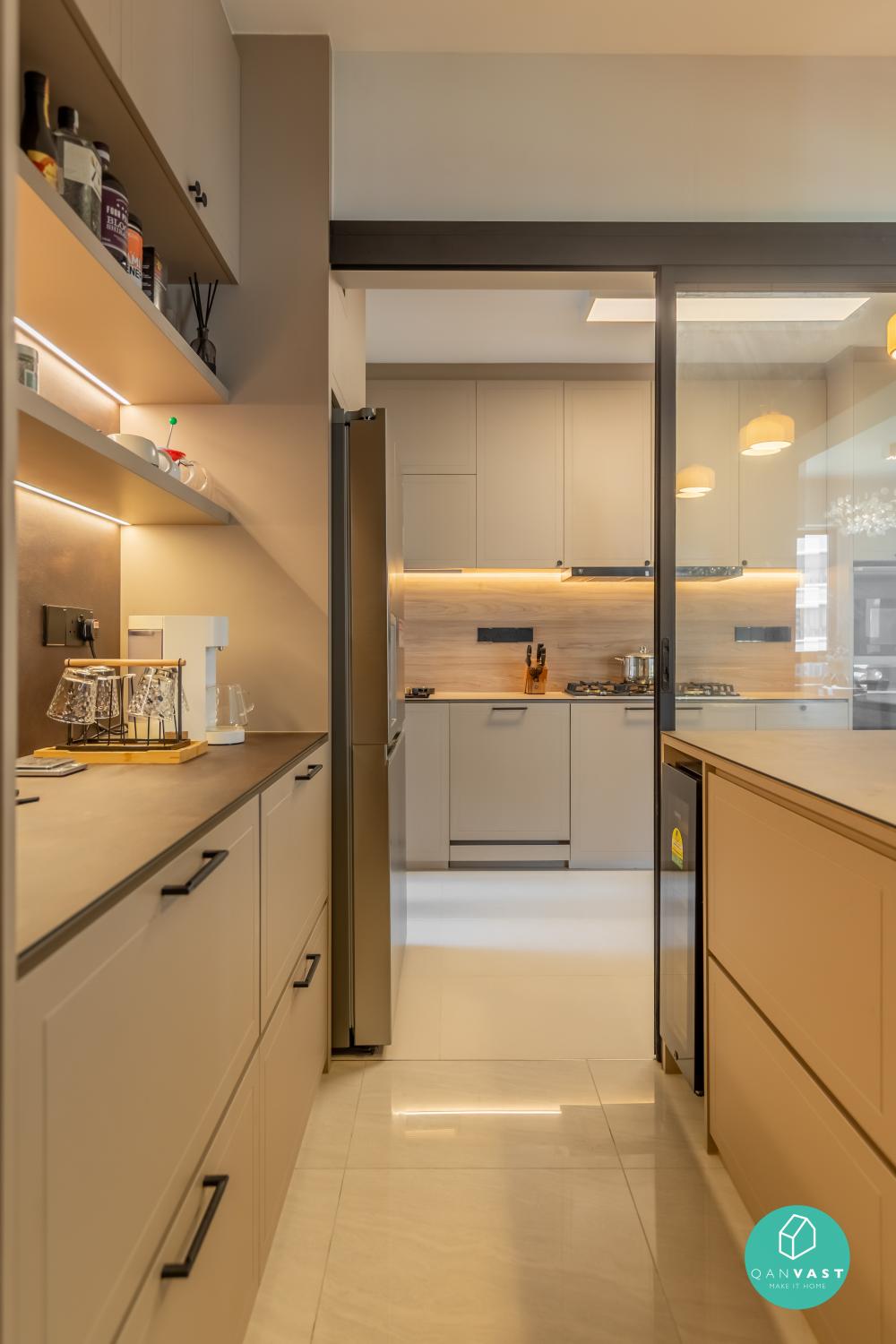 Modern Kitchen with Countertop and Homogeneous Tiles