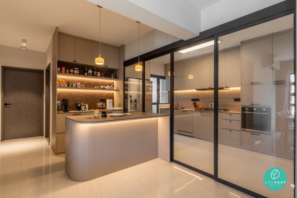 Modern Kitchen with Countertop and Homogeneous Tiles