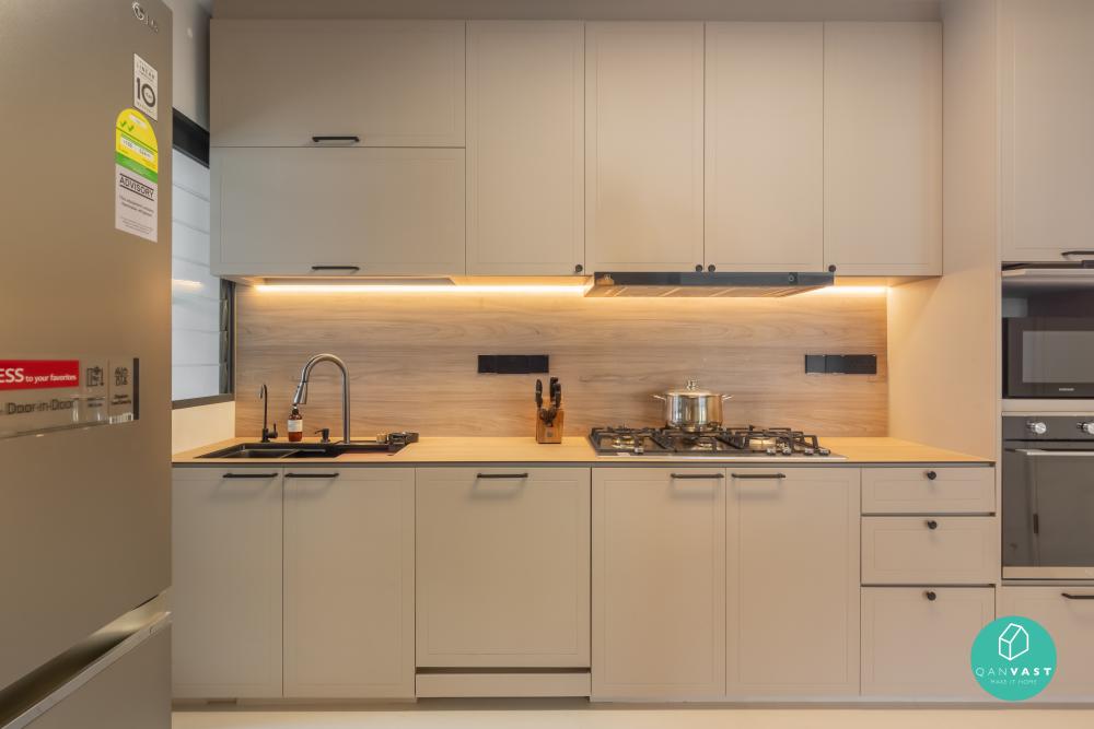 Modern Kitchen with Countertop and Kitchen Backsplash
