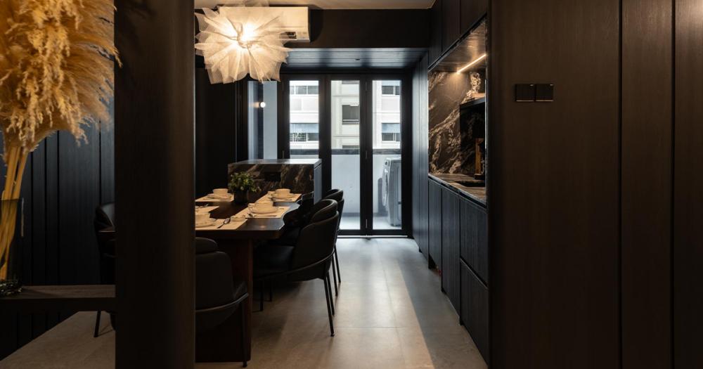 Modern Kitchen with Kitchen Window and Kitchen Backsplash