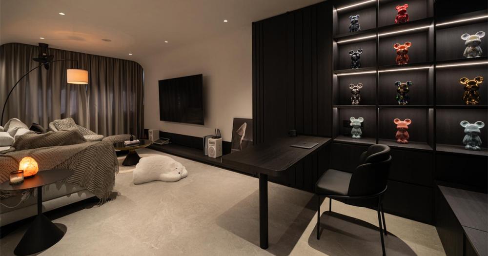 Modern Home Office with Desk and Desk Chairs