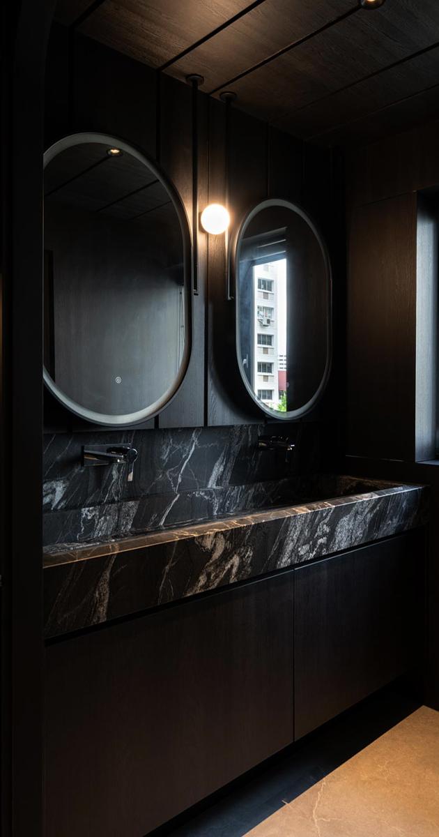 Modern Bathroom with Countertop and Homogeneous Tiles