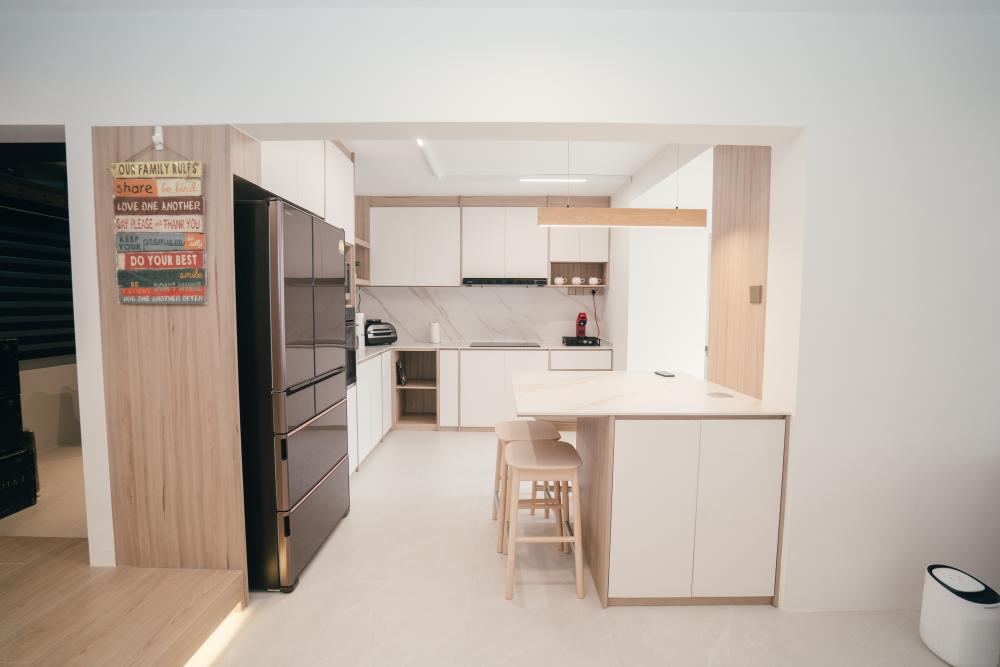 Modern Kitchen with Drop Light and Kitchen Backsplash