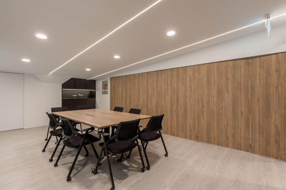Modern Office with Vinyl Flooring and Drop Ceiling