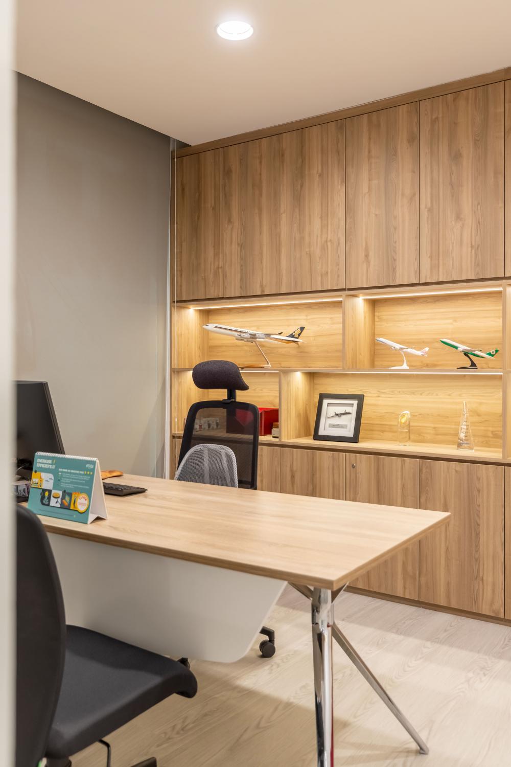 Modern Office with Vinyl Flooring and Drop Ceiling