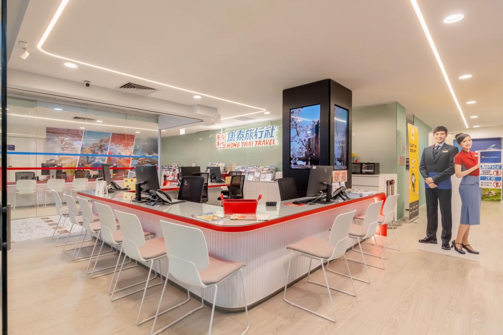Modern Office with Vinyl Flooring and Drop Ceiling