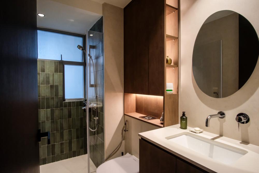 Contemporary Bathroom with Vanity Counter and Shower Screen