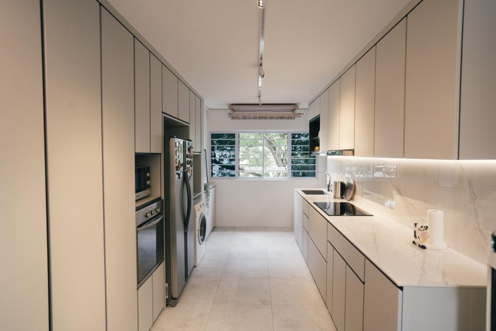 Modern Kitchen with Countertop and Kitchen Backsplash