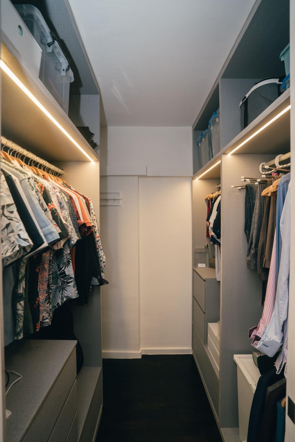 Modern Walk-in Wardrobe with Wardrobe and Wall Shelves