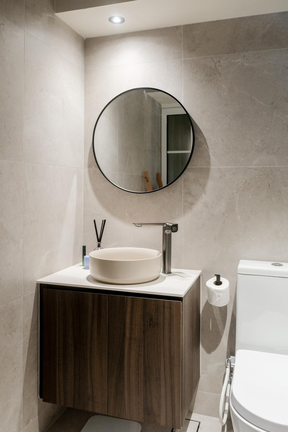 Transitional Bathroom with Mirror and Vanity Counter