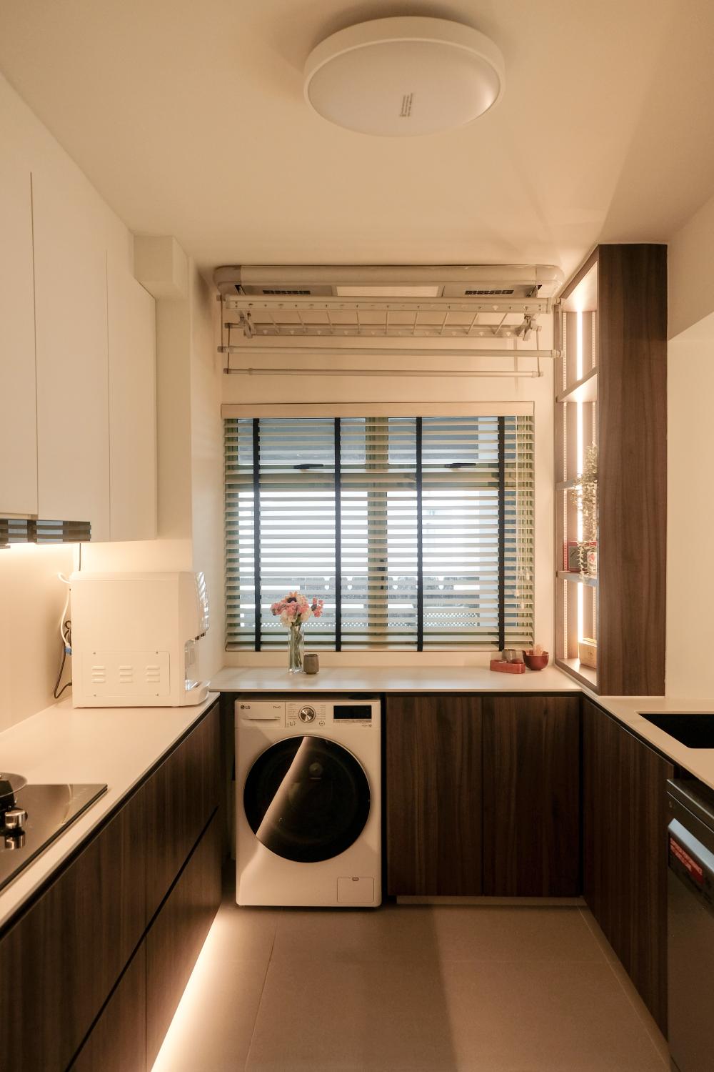 Transitional Kitchen with Countertop and Kitchen Backsplash