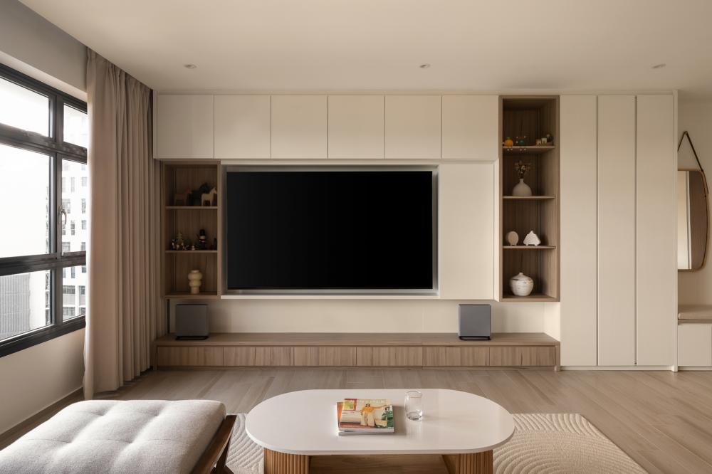 Scandinavian Living Room with Bookshelf and Wood Flooring