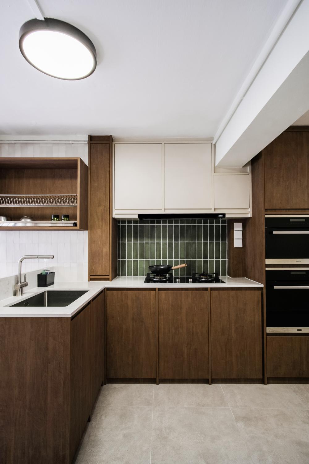 Transitional Kitchen with Countertop and Kitchen Backsplash