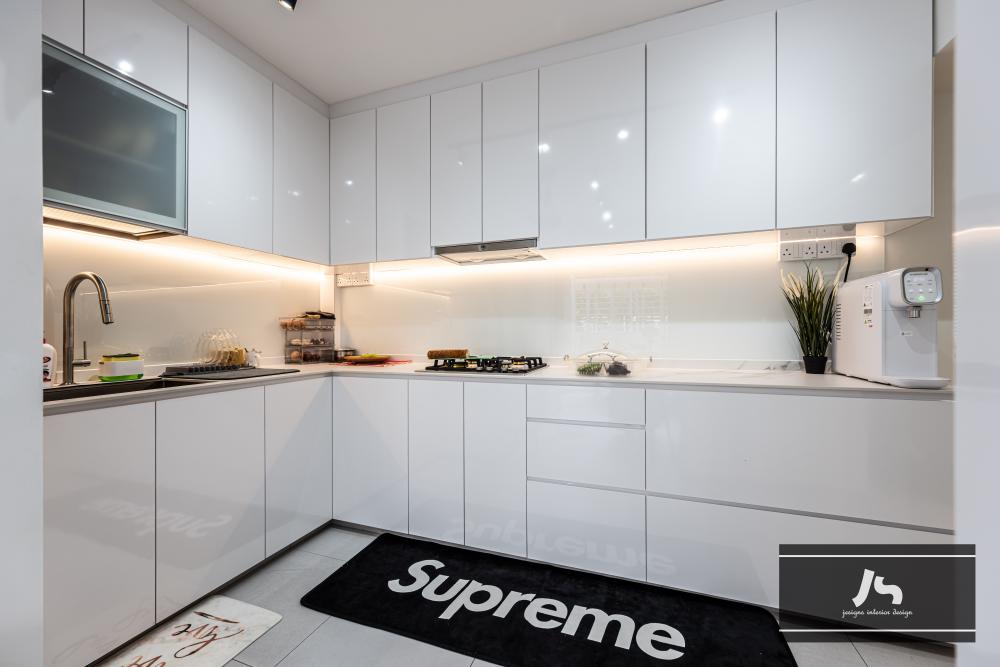 Minimalist Kitchen with Homogeneous Tiles and Cupboard