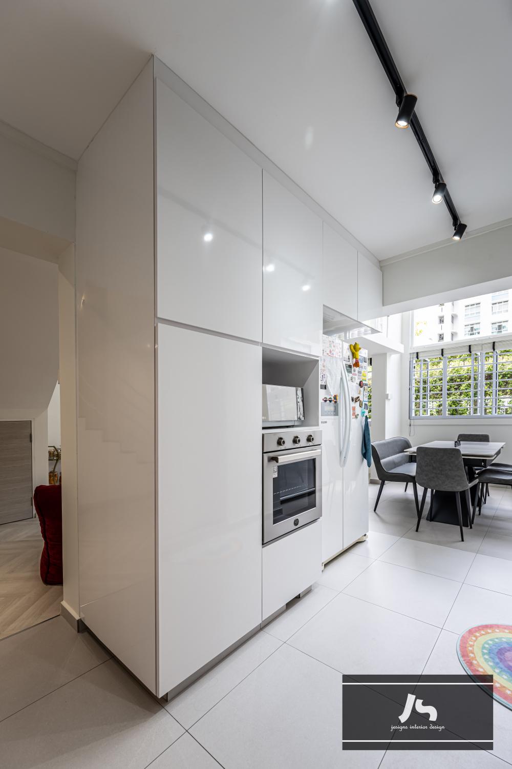 Minimalist Kitchen with Kitchen Window and Open Kitchen