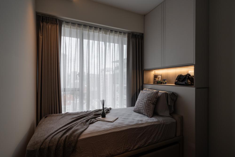 Modern Bedroom with Vinyl Flooring and Wardrobe