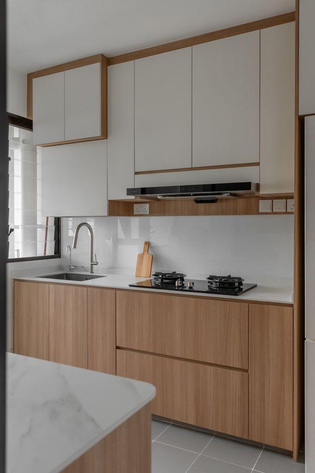 Contemporary Kitchen with Countertop and Kitchen Island