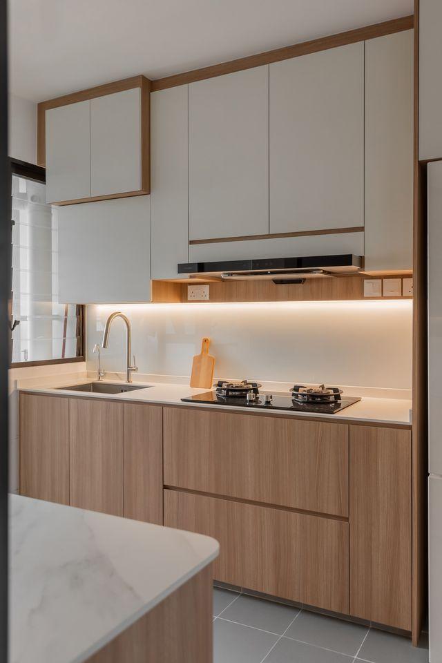 Contemporary Kitchen with Countertop and Kitchen Island