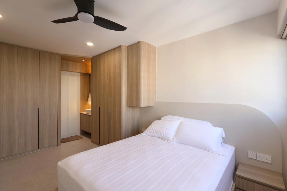 Contemporary Bedroom with Ceiling Light and Closet