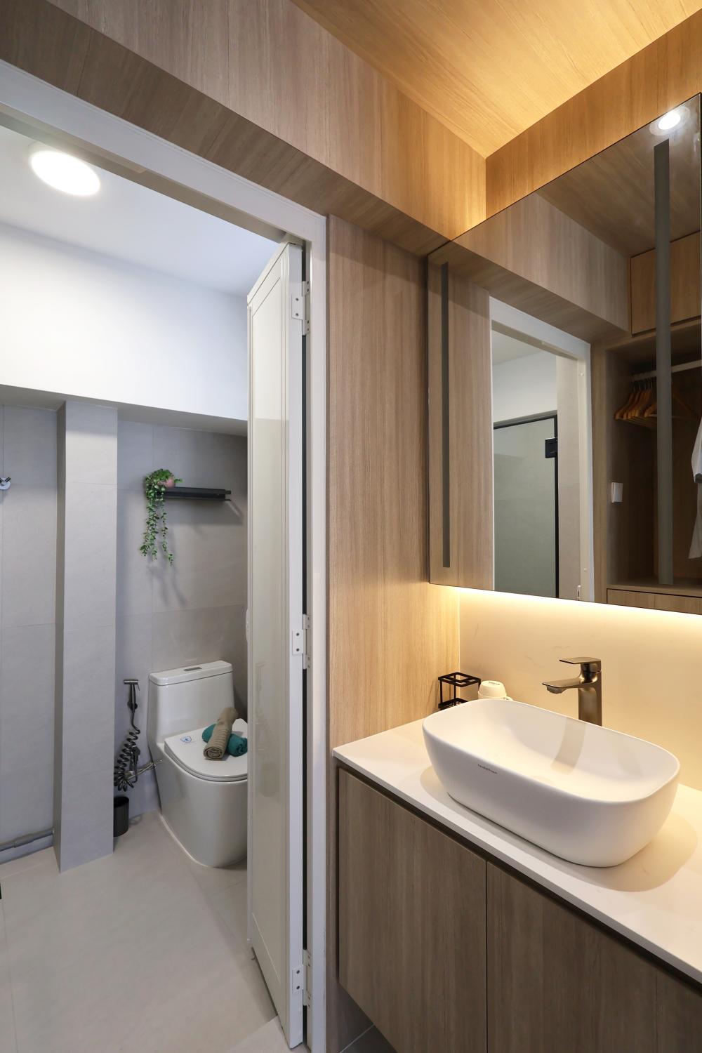 Contemporary Bathroom with Shower Screen and Toilet Bowl