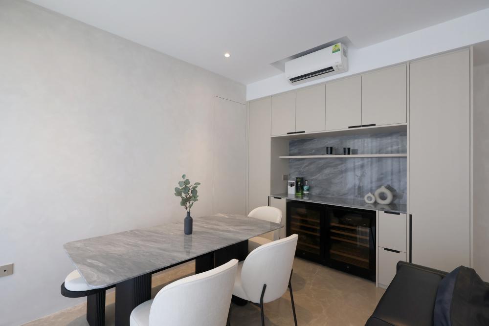 Minimalist Dining Room with Dining Table and Dining Chairs
