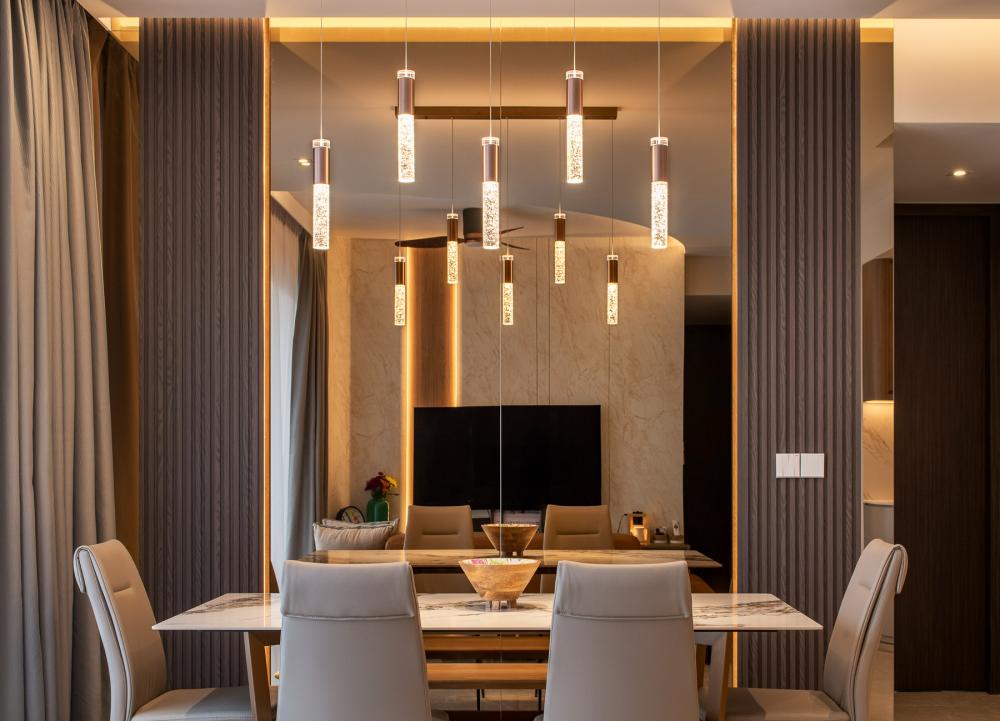 Contemporary Dining Room with Dining Table and Dining Chairs