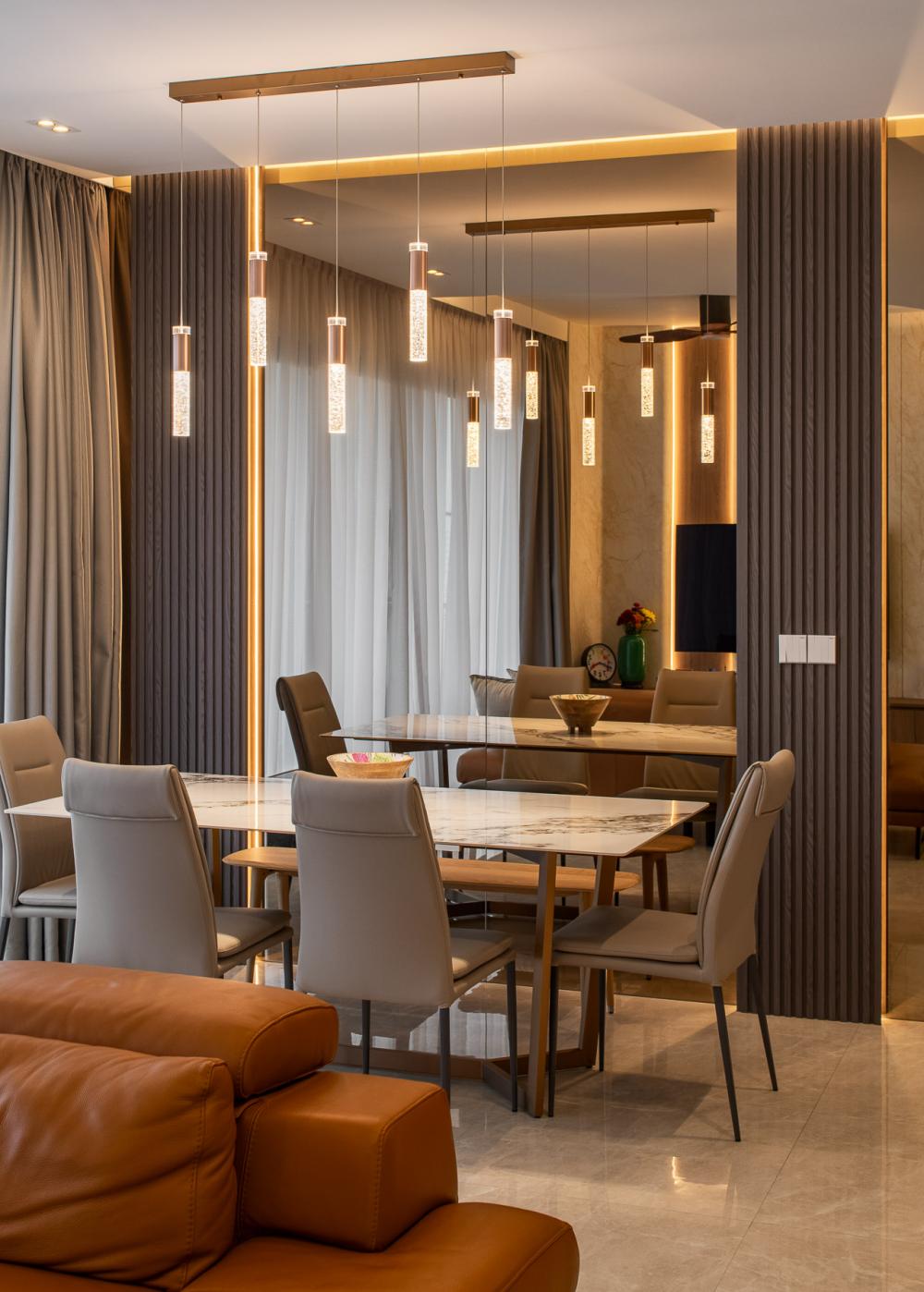 Contemporary Dining Room with Dining Table and Dining Chairs