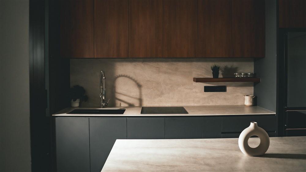 Contemporary Kitchen with Countertop and Kitchen Island