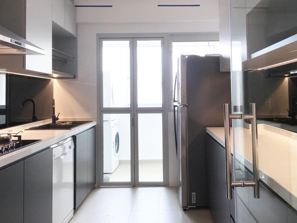 Modern Kitchen with Countertop and Homogeneous Tiles