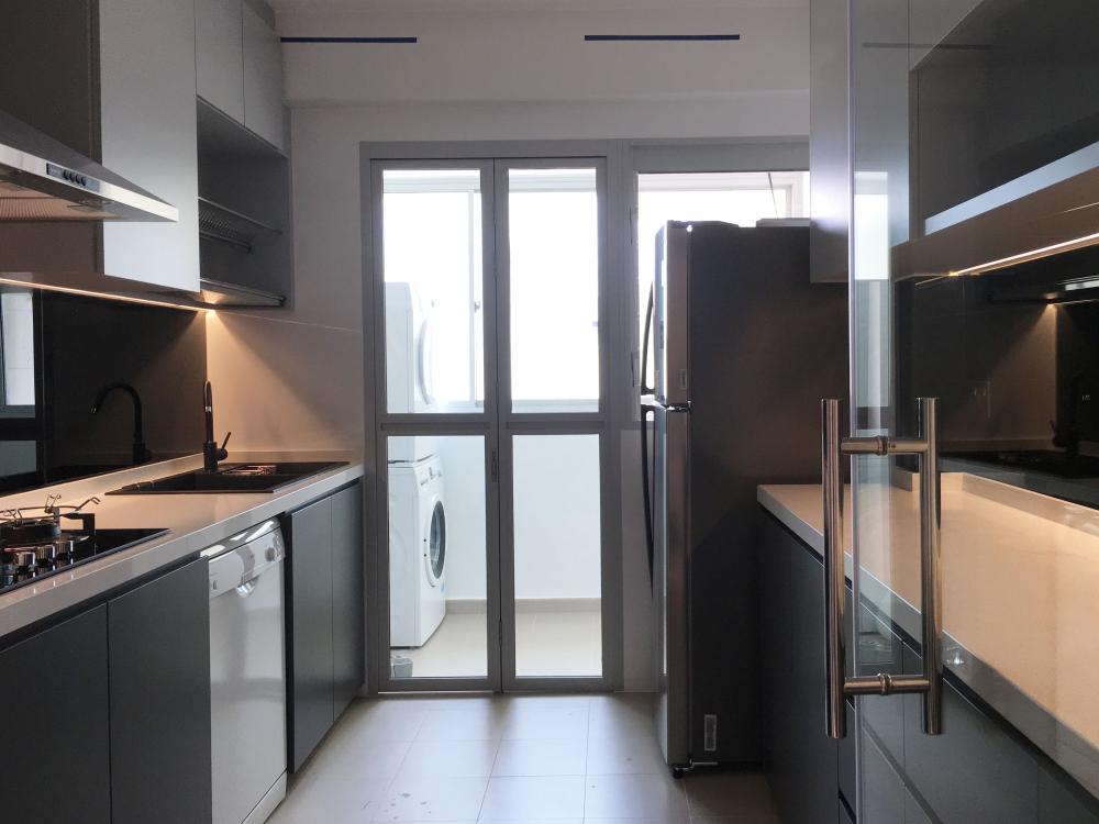 Modern Kitchen with Countertop and Homogeneous Tiles