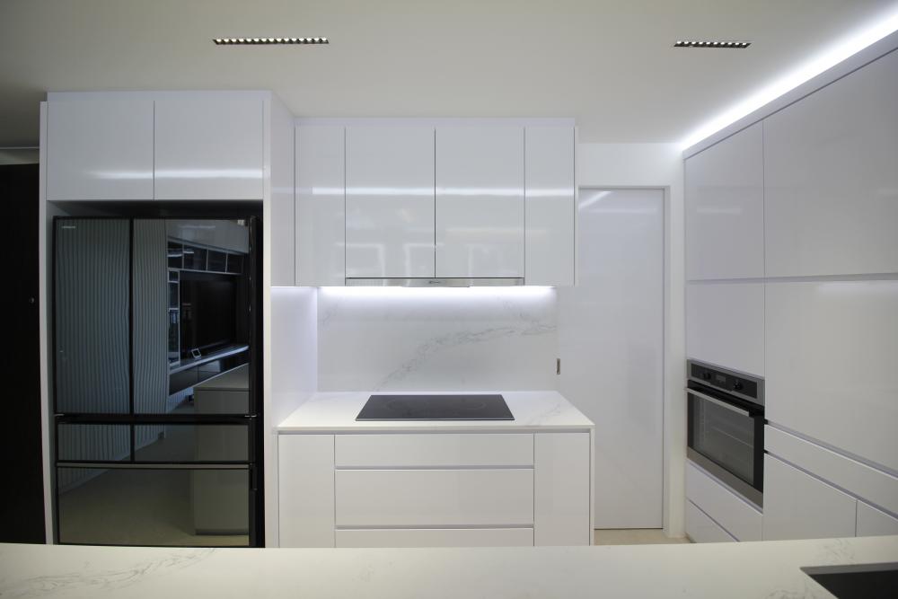 Modern Kitchen with Kitchen Island and Cupboard