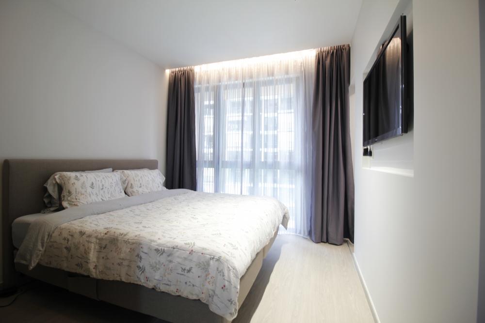 Modern Bedroom with Platform Bed and Vinyl Flooring