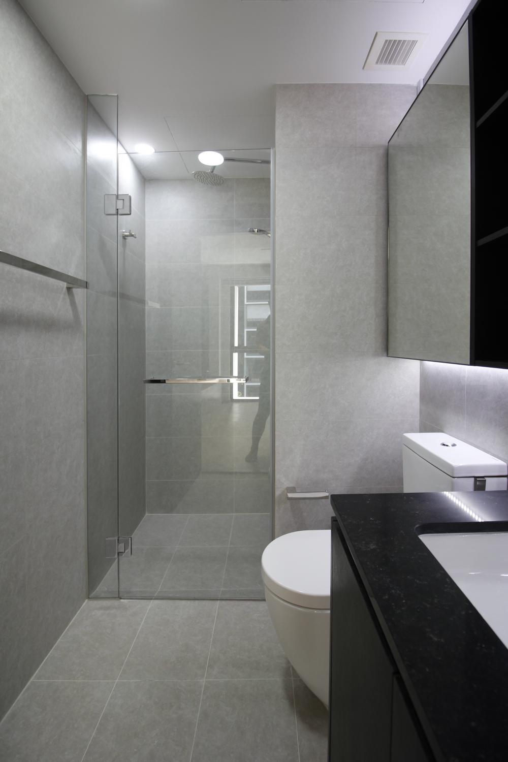 Modern Bathroom with Countertop and Homogeneous Tiles