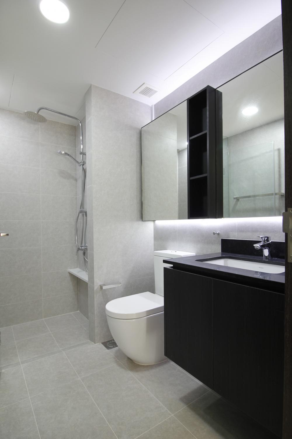 Modern Bathroom with Homogeneous Tiles and Mirror