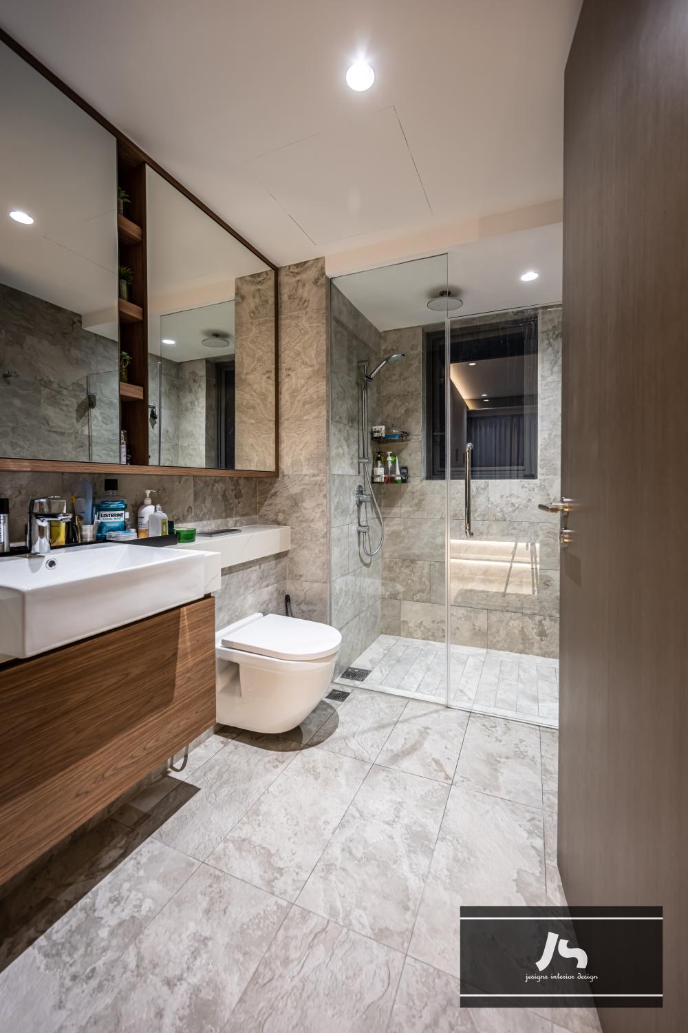 Modern Bathroom with Countertop and Marble Floor