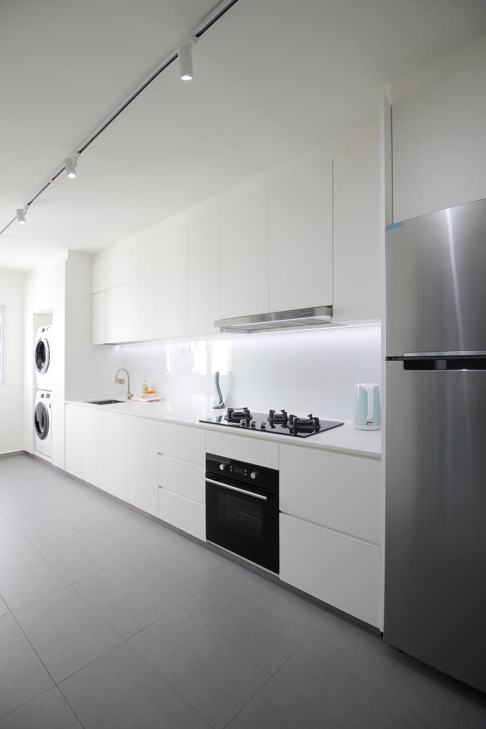 Contemporary Kitchen with Homogeneous Tiles and Breakfast Counter