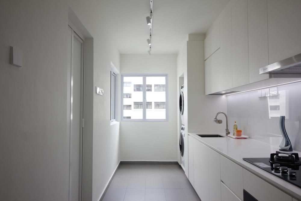 Contemporary Kitchen with Countertop and Homogeneous Tiles