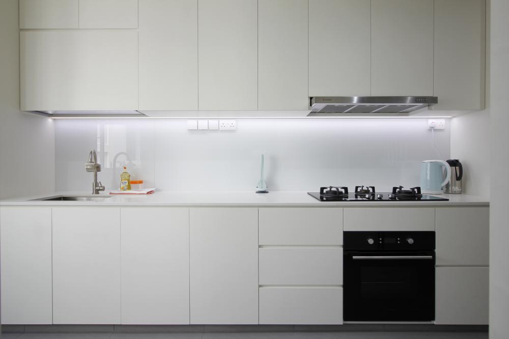 Contemporary Kitchen with Countertop and Open Kitchen