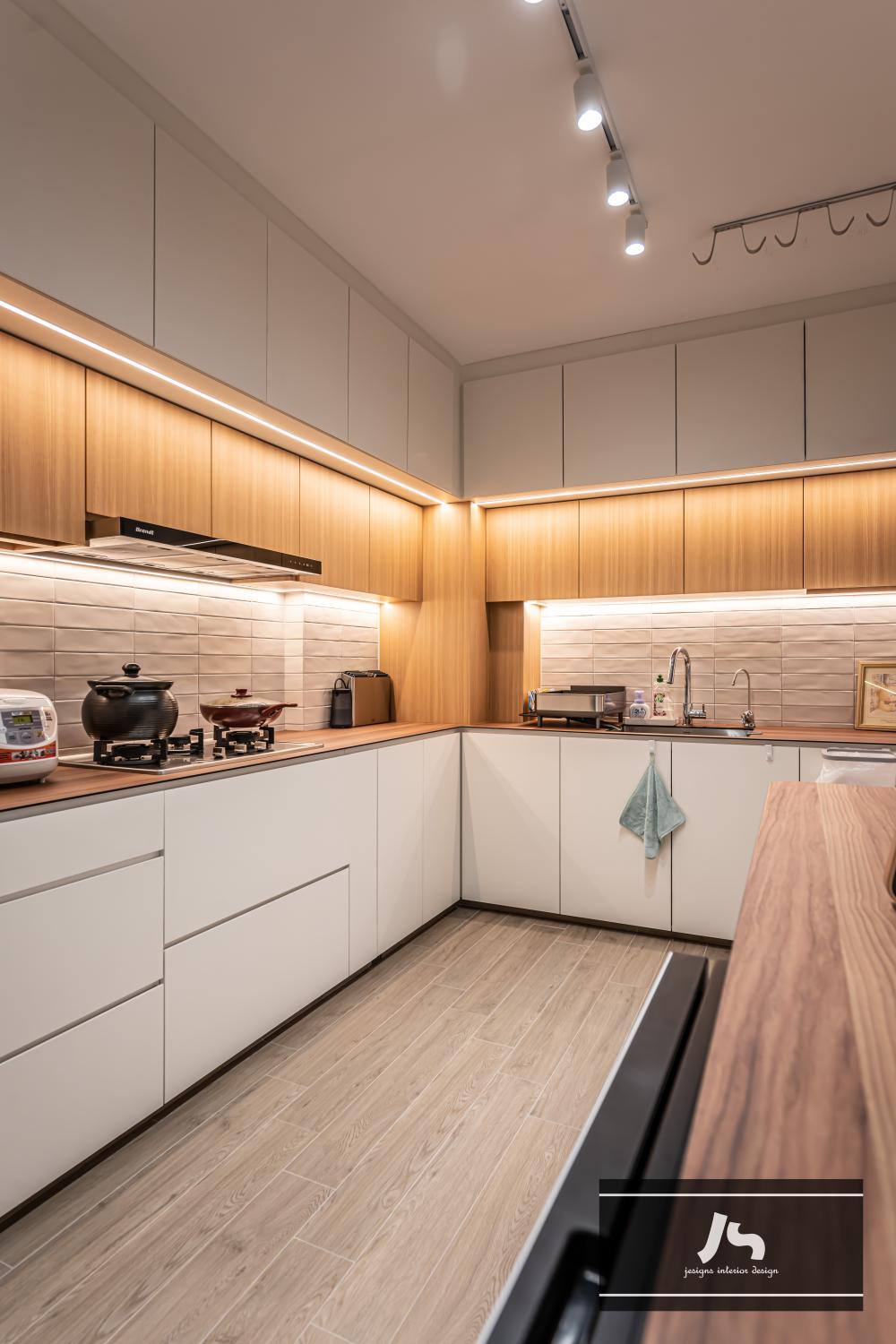 Country Kitchen with Wood Flooring and Kitchen Island