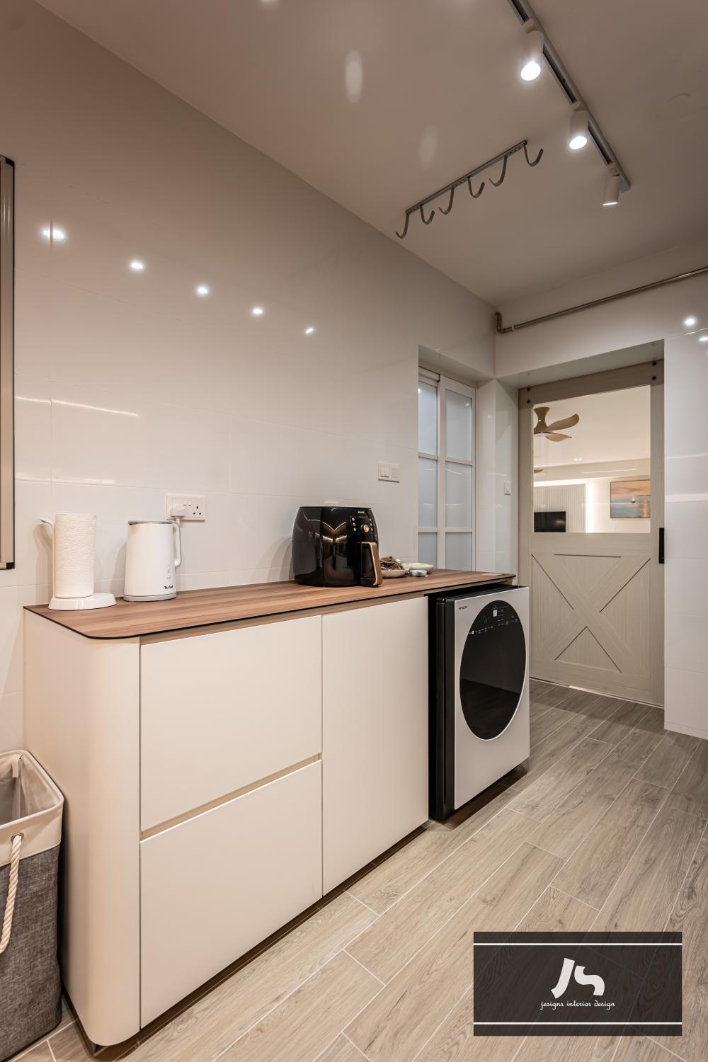 Country Service Yard with Washing Machine and Laundry Area
