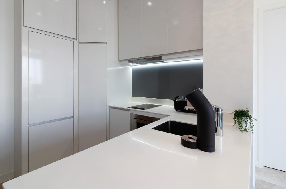 Modern Kitchen with Countertop and Homogeneous Tiles