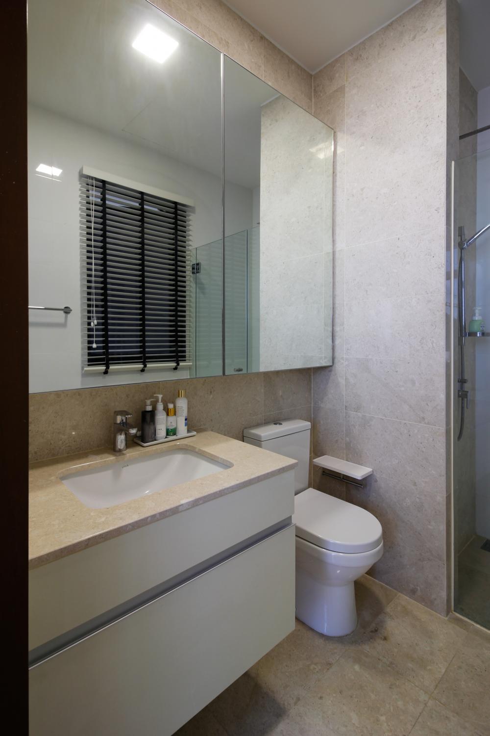 Modern Bathroom with Homogeneous Tiles and Mirror