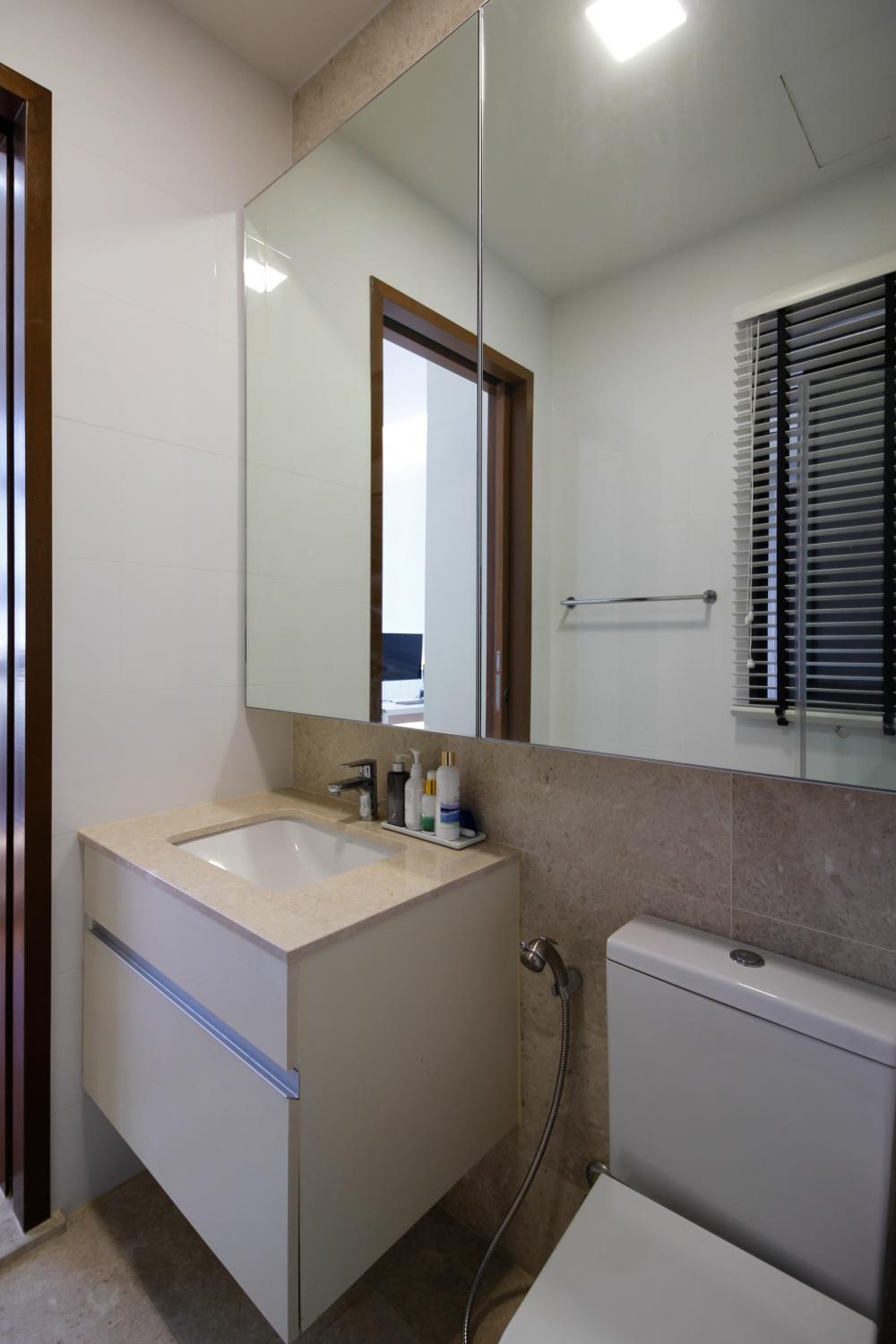Modern Bathroom with Homogeneous Tiles and Mirror