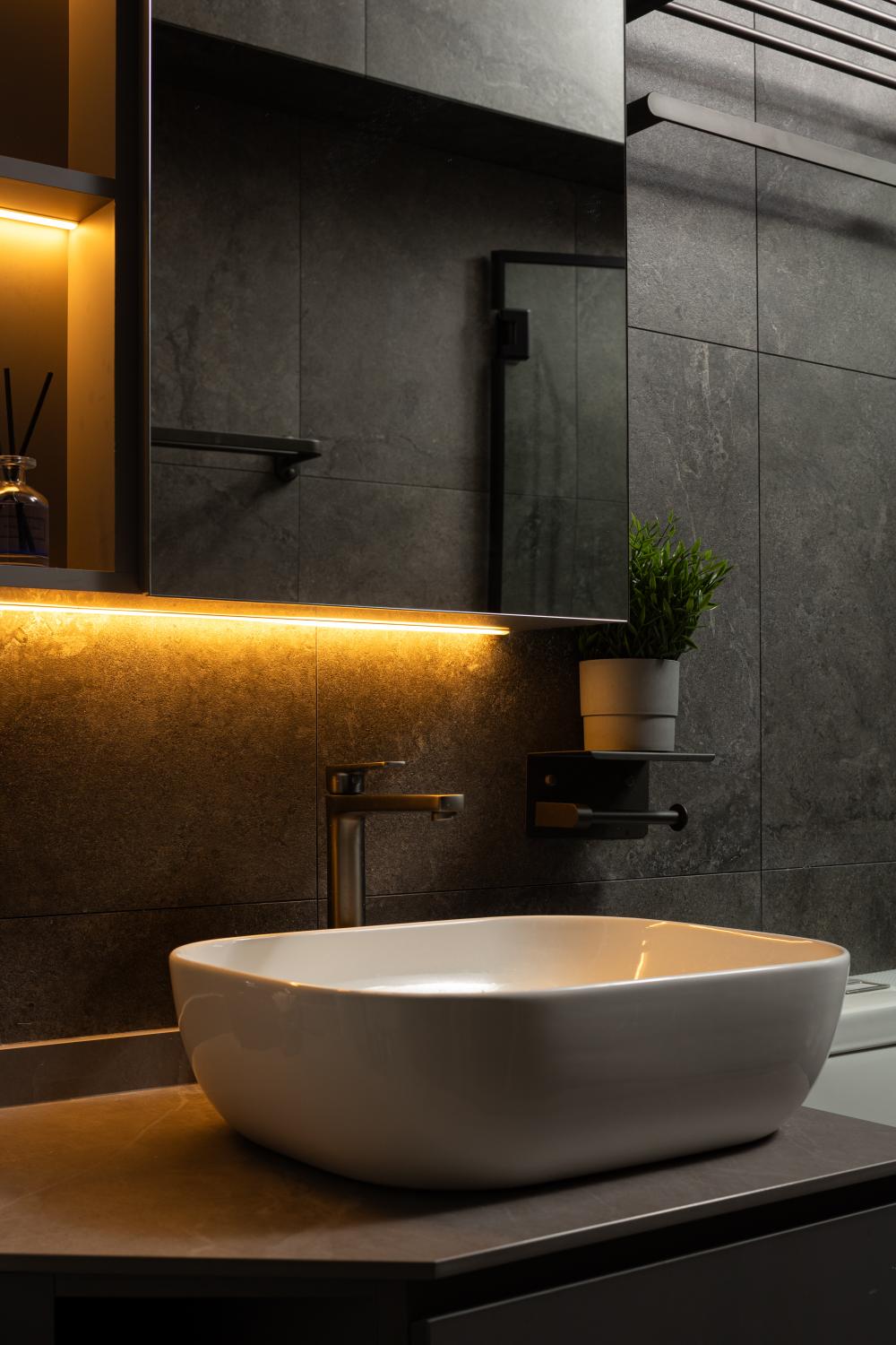 Modern Bathroom with Mirror and Bathroom Storage