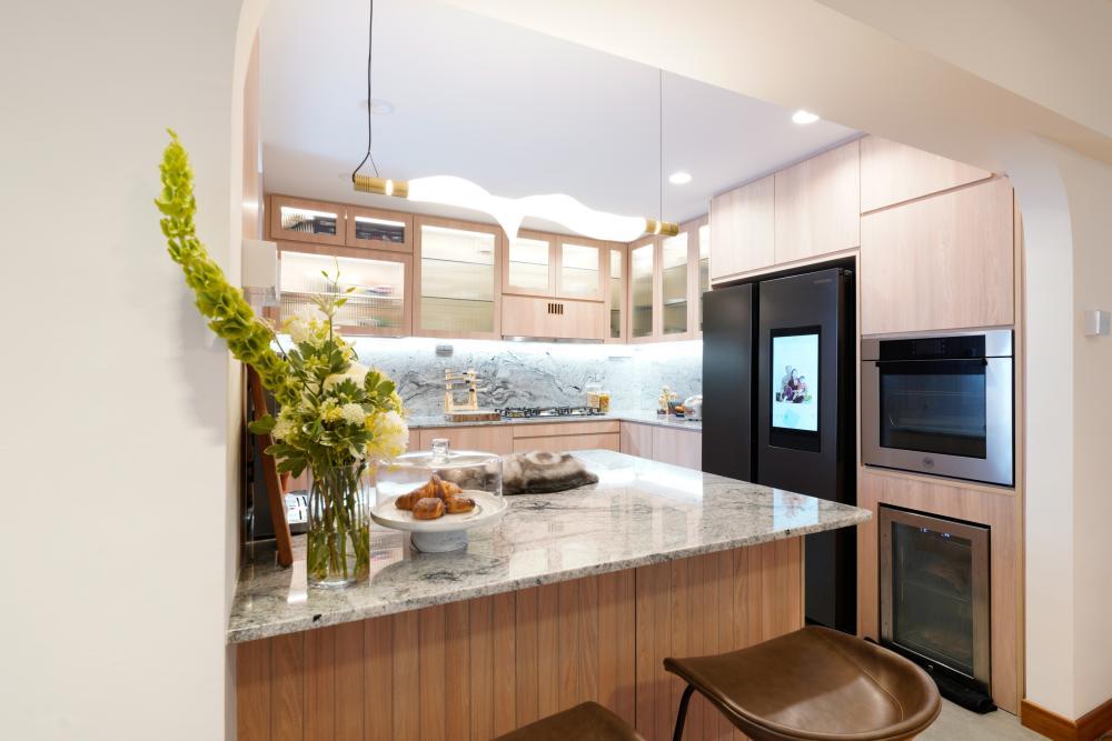 Scandinavian Kitchen with Kitchen Island and Open Kitchen
