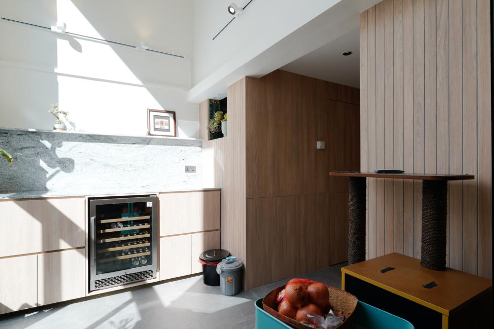 Scandinavian Balcony with Countertop and Kitchen Backsplash