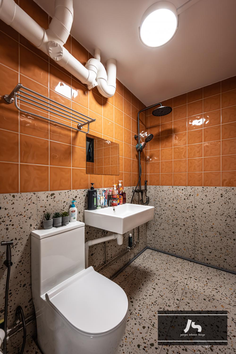 Modern Bathroom with Mirror and Rainshower
