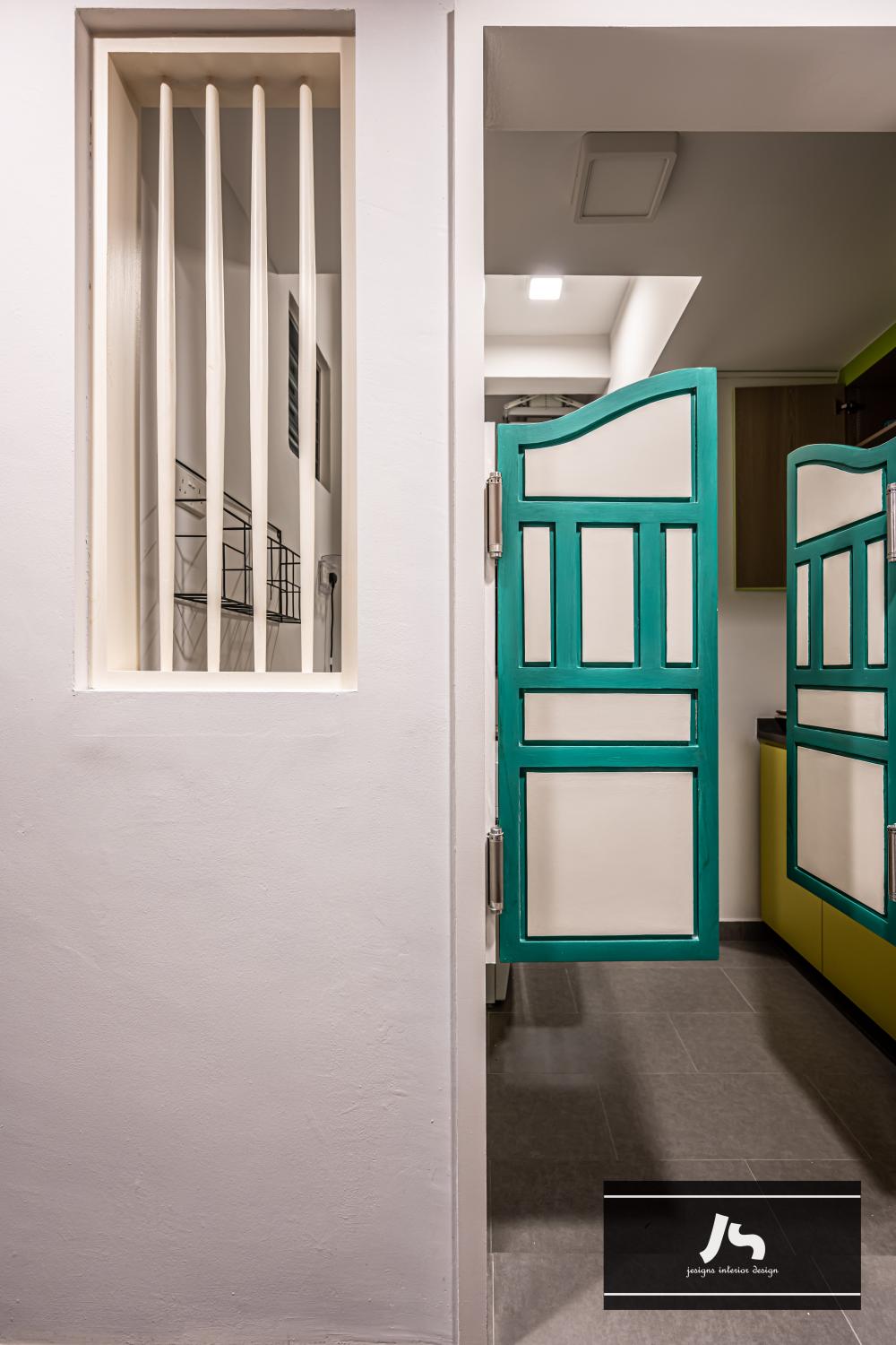 Asian Kitchen with Homogeneous Tiles and Herringbone Tiling