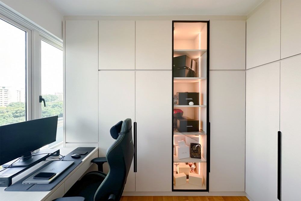 Modern Home Office with Bookshelf and Desk