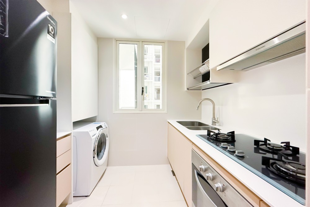 Modern Kitchen with Countertop and Marble Floor